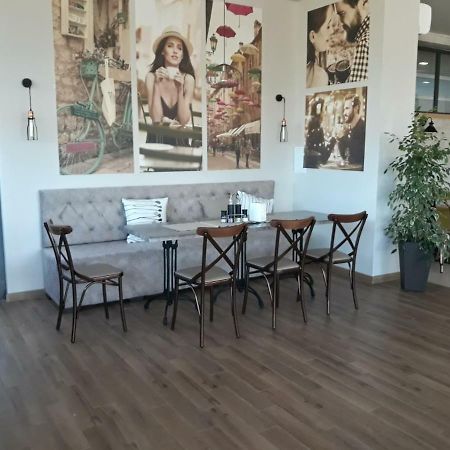 Court Inn 파나규리슈테 외부 사진
